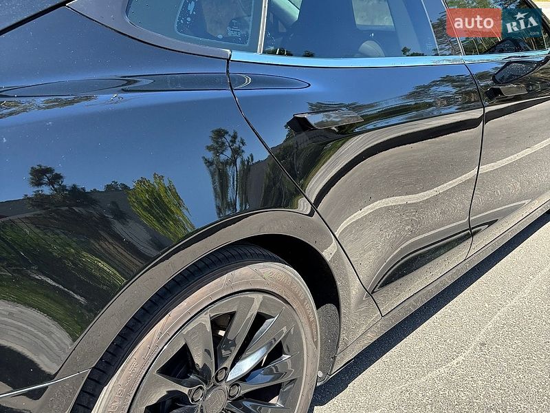 Ліфтбек Tesla Model S 2016 в Житомирі
