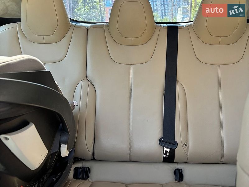 Ліфтбек Tesla Model S 2016 в Житомирі