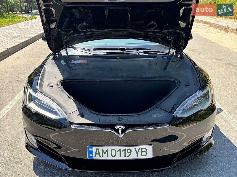 Ліфтбек Tesla Model S 2016 в Житомирі