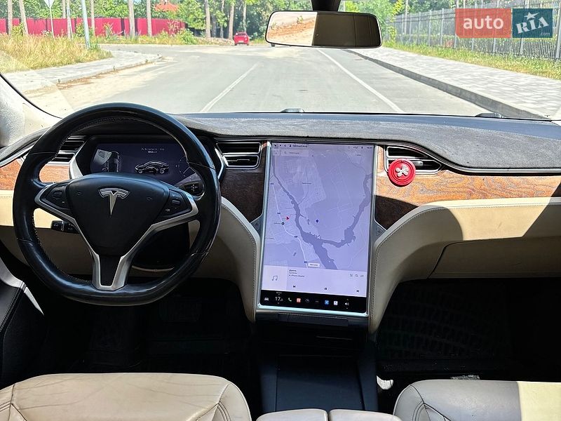 Ліфтбек Tesla Model S 2016 в Житомирі