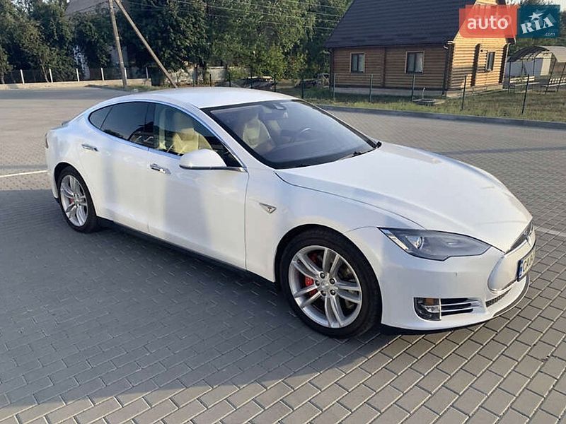 Tesla Model S 2015
