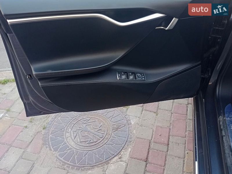 Ліфтбек Tesla Model S 2017 в Одесі