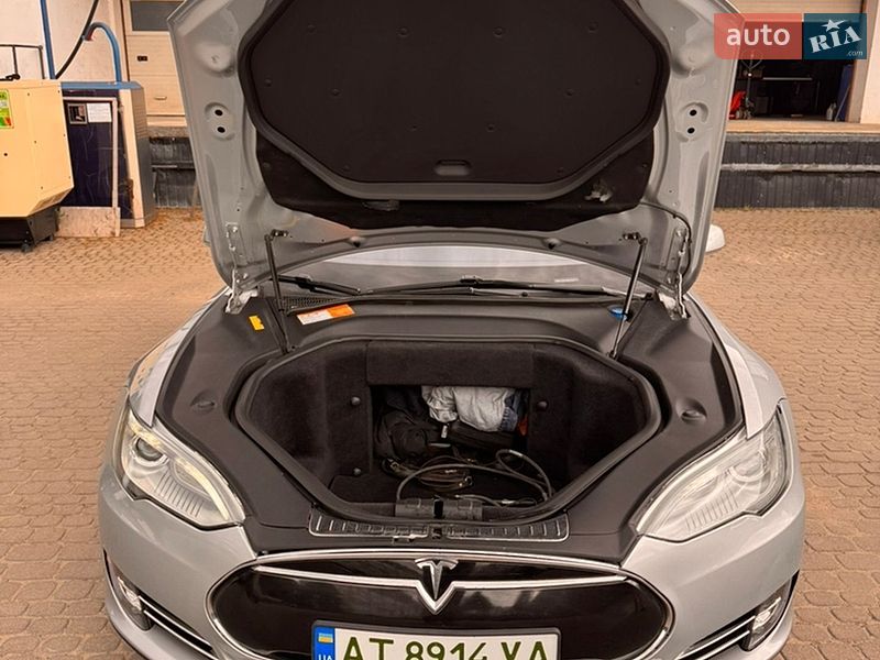 Лифтбек Tesla Model S 2013 в Ивано-Франковске