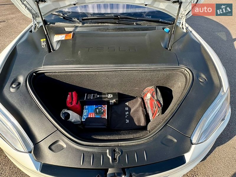 Лифтбек Tesla Model S 2017 в Ровно