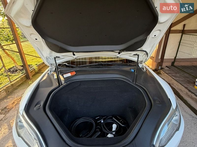 Лифтбек Tesla Model S 2015 в Житомире