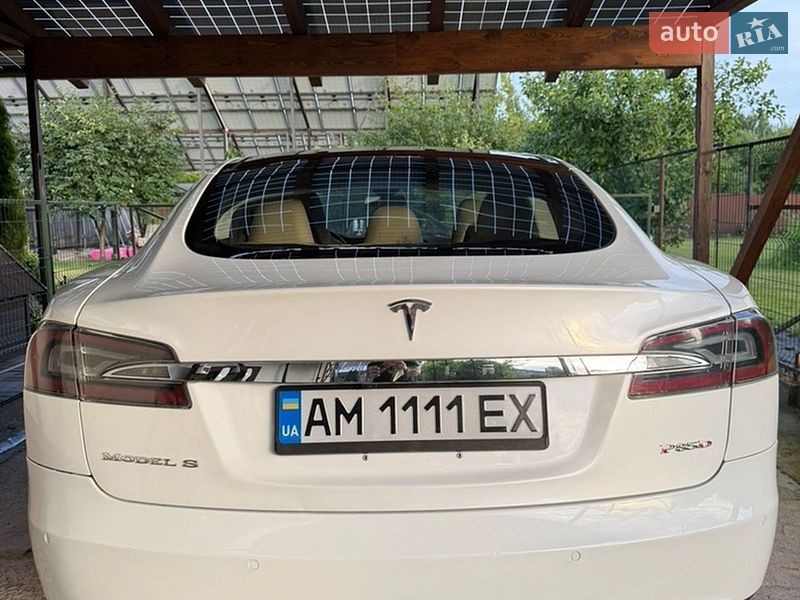 Лифтбек Tesla Model S 2015 в Житомире