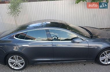 Лифтбек Tesla Model S 2016 в Львове