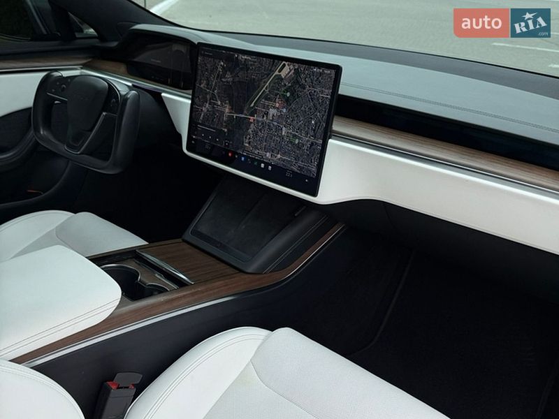 Лифтбек Tesla Model S 2023 в Львове