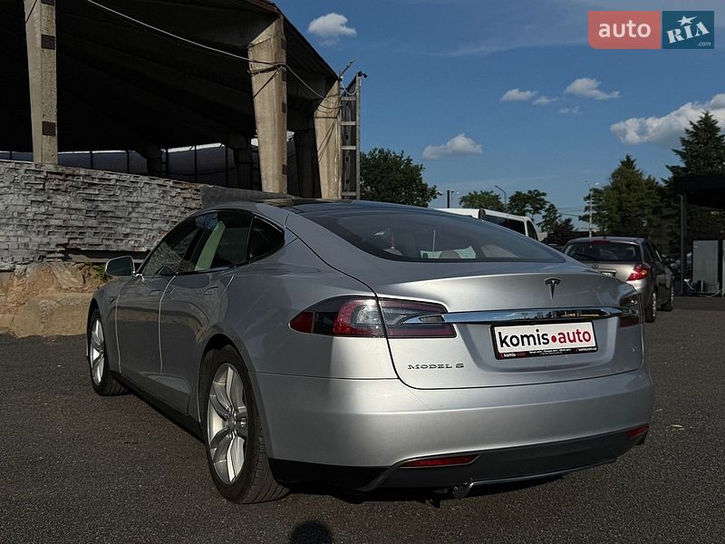 Лифтбек Tesla Model S 2013 в Виннице