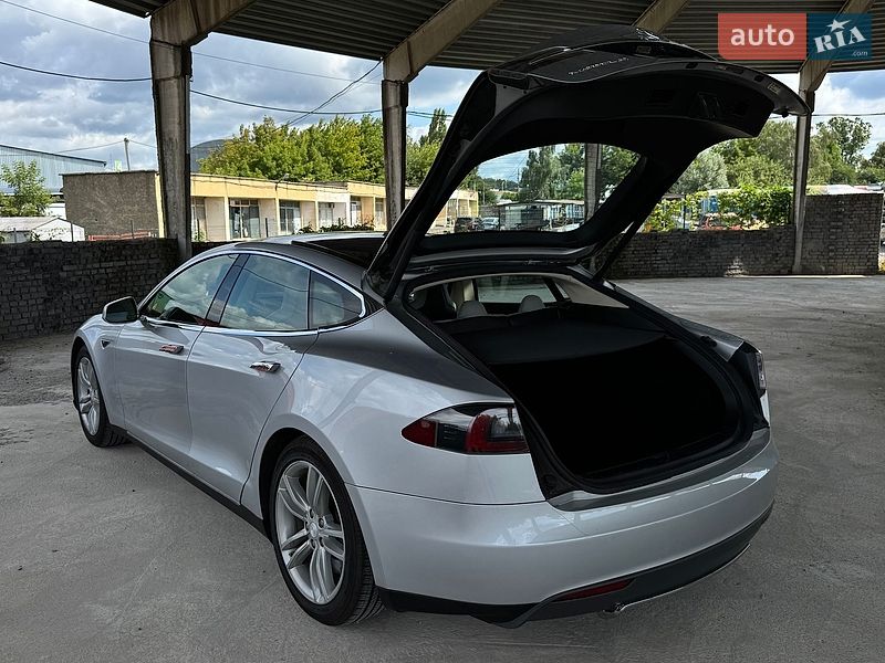 Лифтбек Tesla Model S 2013 в Виннице