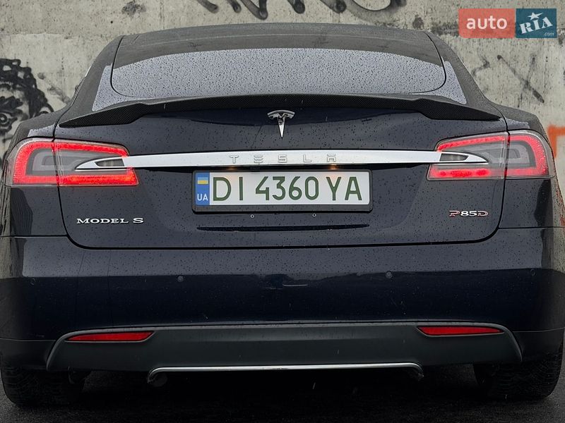 Лифтбек Tesla Model S 2015 в Львове