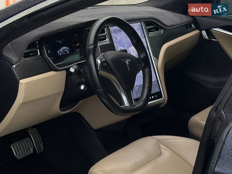 Лифтбек Tesla Model S 2015 в Львове