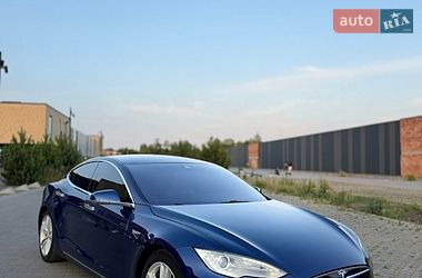 Лифтбек Tesla Model S 2015 в Хмельницком