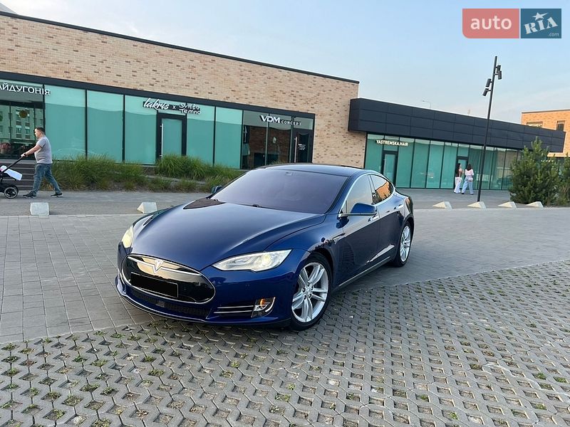 Лифтбек Tesla Model S 2015 в Хмельницком