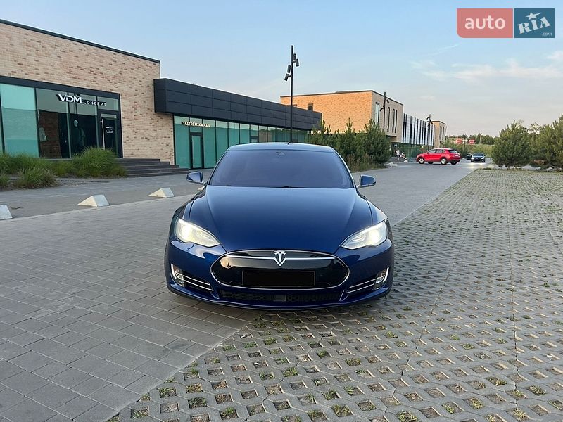 Лифтбек Tesla Model S 2015 в Хмельницком