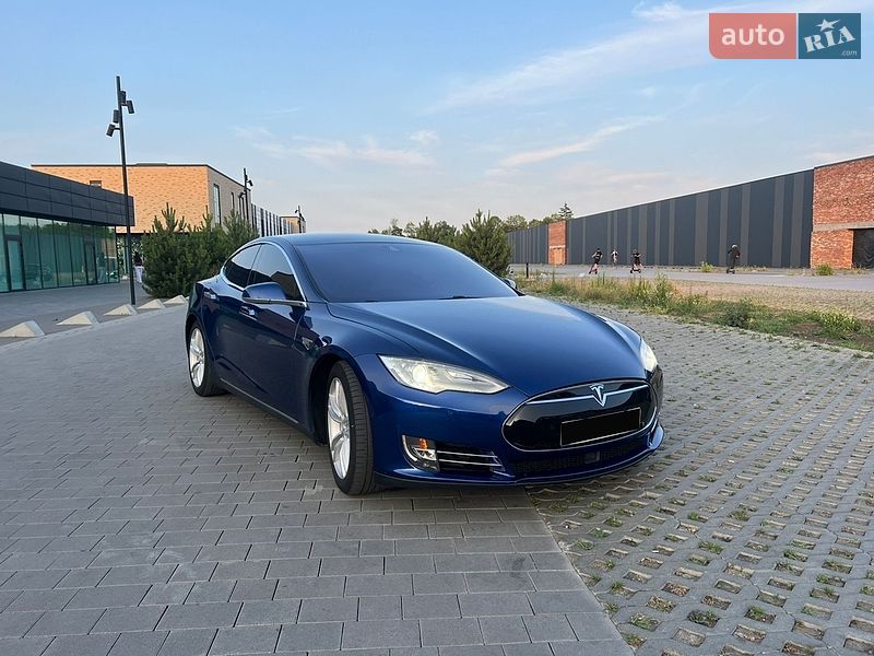 Лифтбек Tesla Model S 2015 в Хмельницком