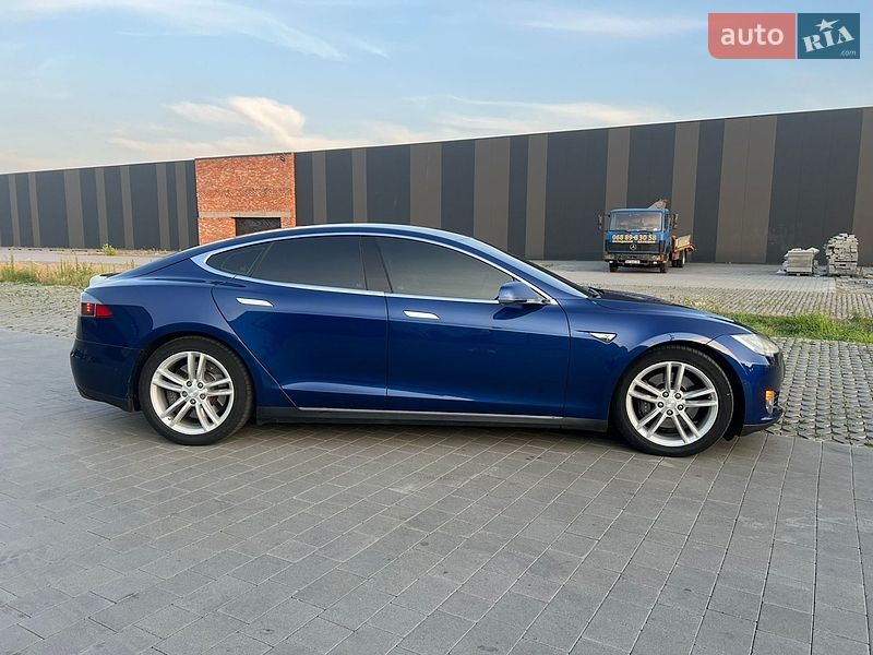 Лифтбек Tesla Model S 2015 в Хмельницком
