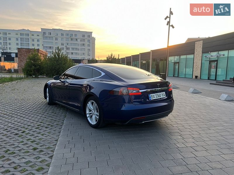 Лифтбек Tesla Model S 2015 в Хмельницком