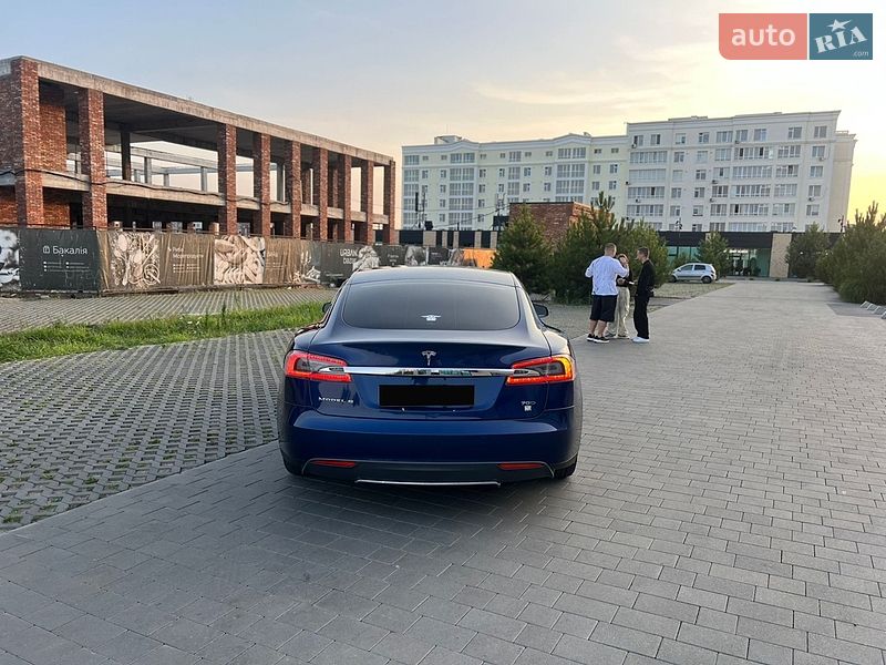 Лифтбек Tesla Model S 2015 в Хмельницком