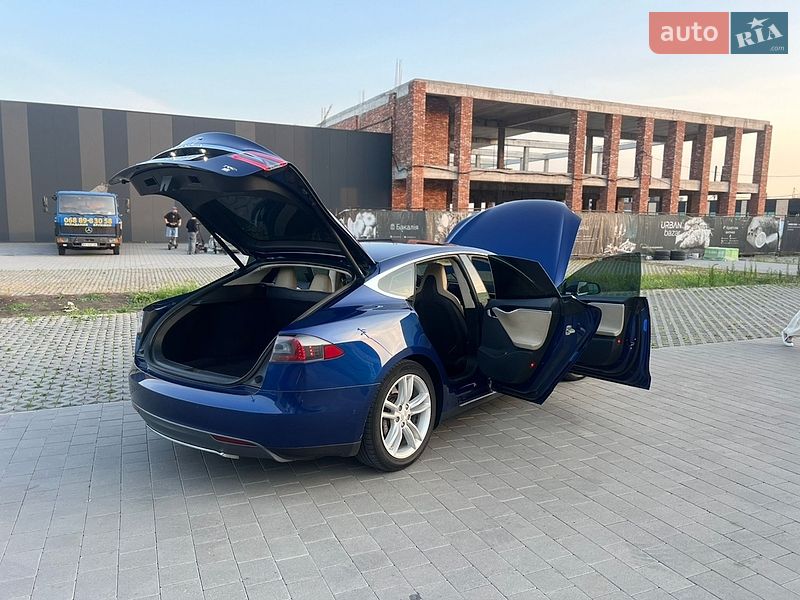 Лифтбек Tesla Model S 2015 в Хмельницком