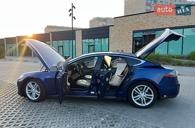 Лифтбек Tesla Model S 2015 в Хмельницком
