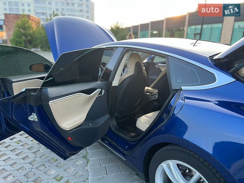 Лифтбек Tesla Model S 2015 в Хмельницком