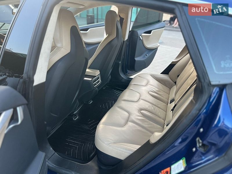 Лифтбек Tesla Model S 2015 в Хмельницком