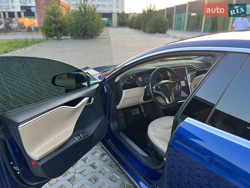 Лифтбек Tesla Model S 2015 в Хмельницком