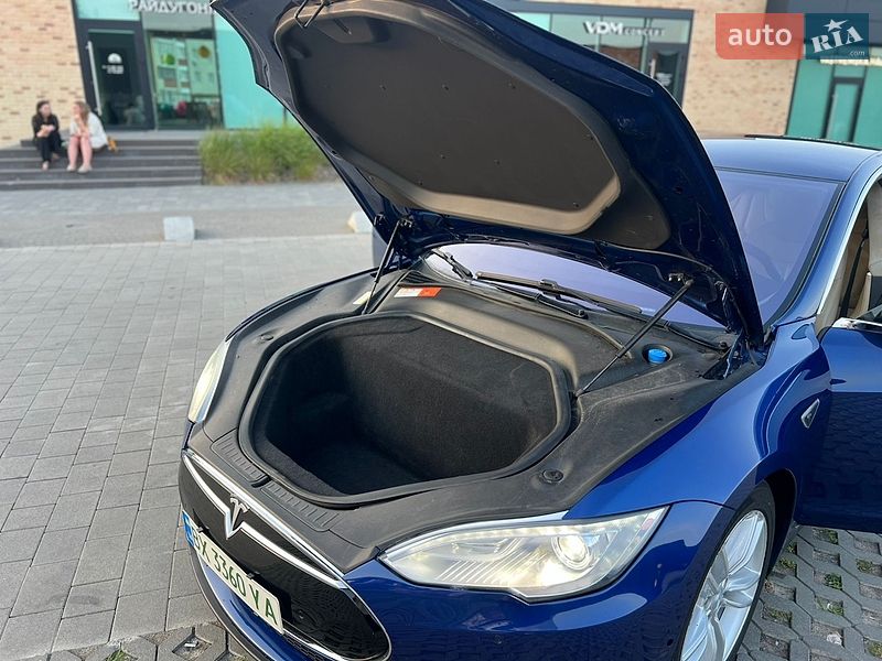 Лифтбек Tesla Model S 2015 в Хмельницком