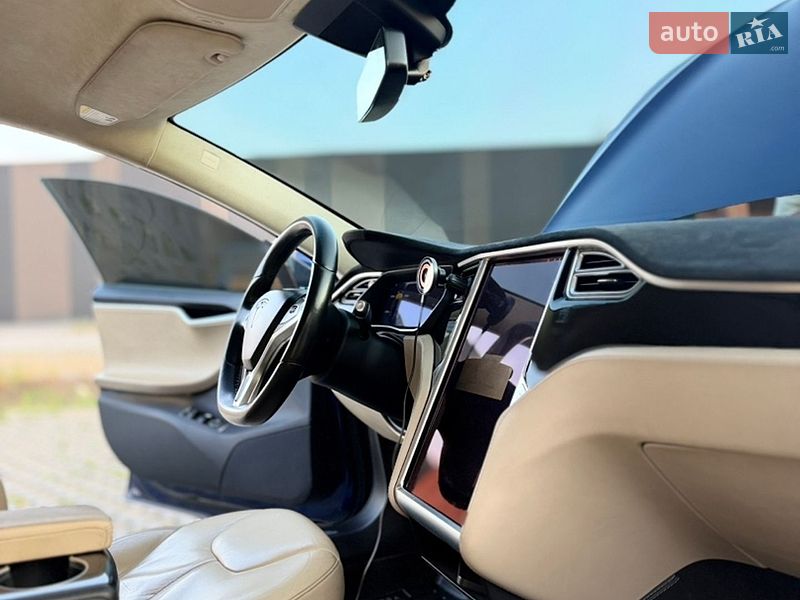 Лифтбек Tesla Model S 2015 в Хмельницком