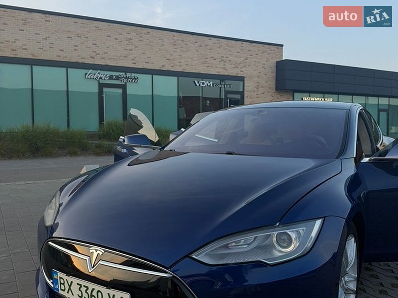 Лифтбек Tesla Model S 2015 в Хмельницком
