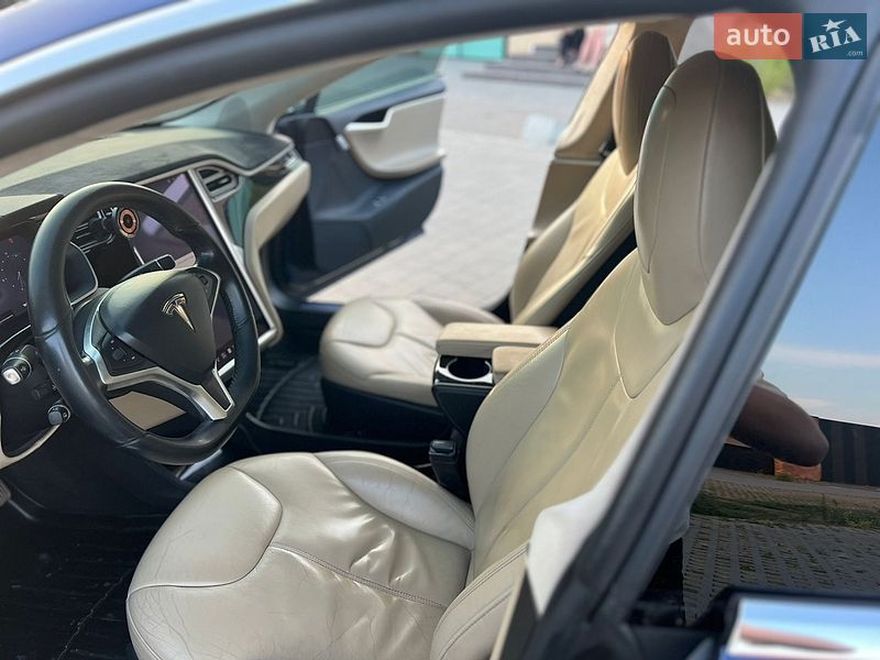Лифтбек Tesla Model S 2015 в Хмельницком