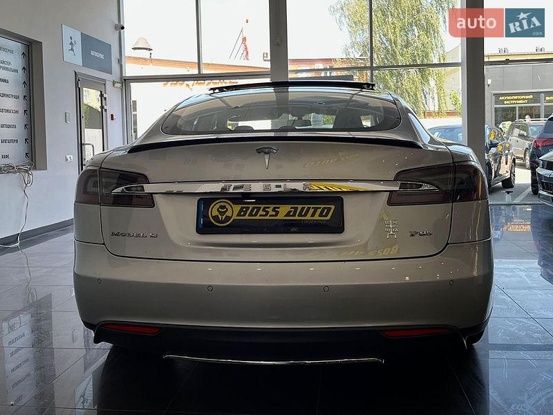 Ліфтбек Tesla Model S 2013 в Львові
