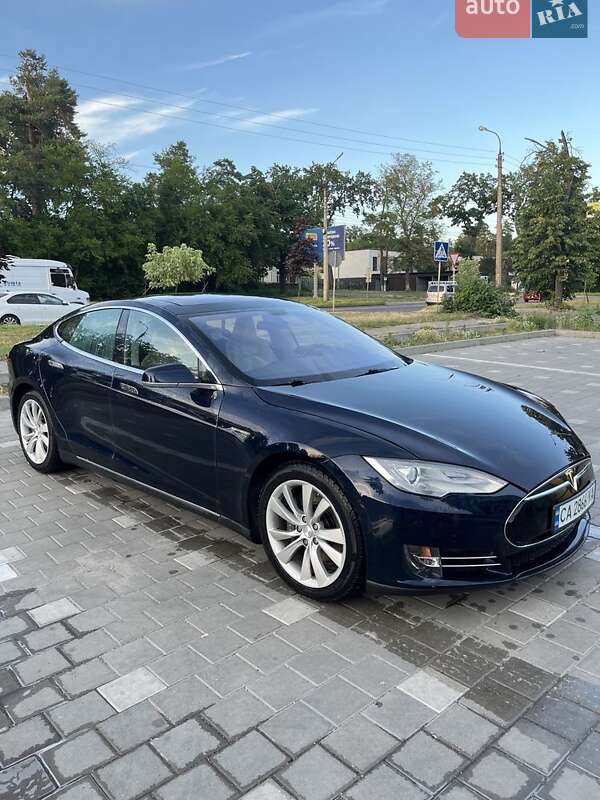 Tesla Model S 2014