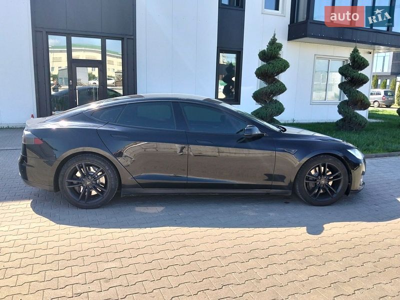 Ліфтбек Tesla Model S 2015 в Києві