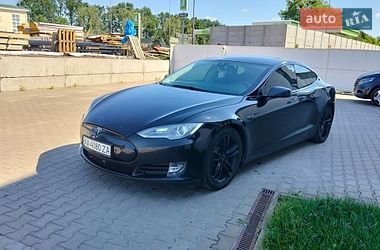 Ліфтбек Tesla Model S 2015 в Києві фото Ліфтбек Tesla Model S 2015 в Києві