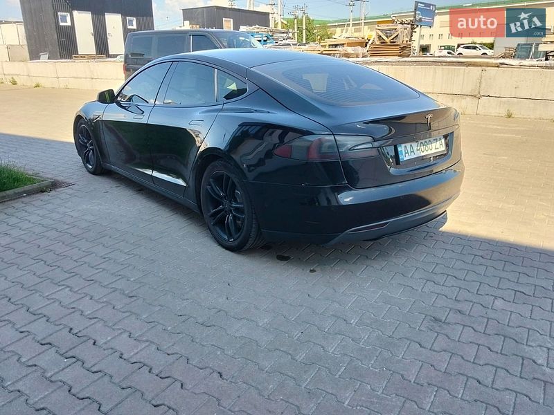 Ліфтбек Tesla Model S 2015 в Києві фото 5 Ліфтбек Tesla Model S 2015 в Києві