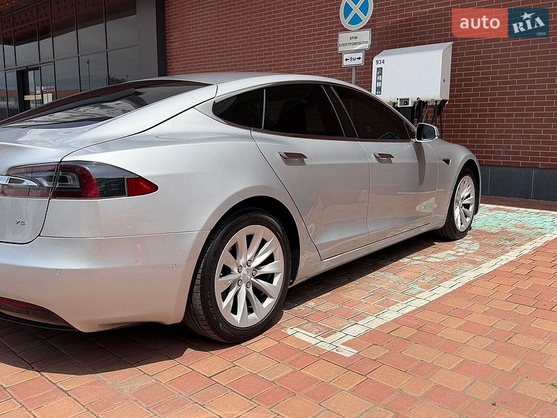 Ліфтбек Tesla Model S 2016 в Одесі фото 3 Ліфтбек Tesla Model S 2016 в Одесі