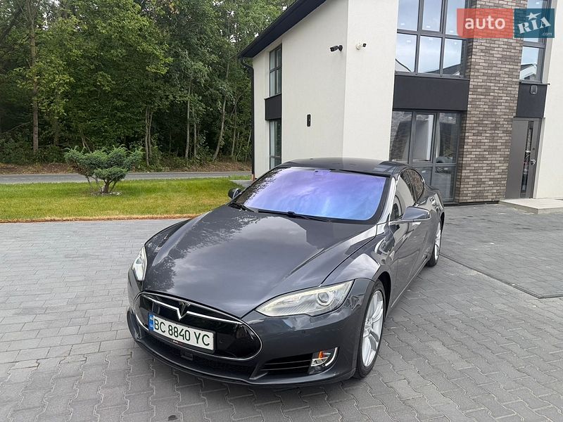 Tesla Model S 2015