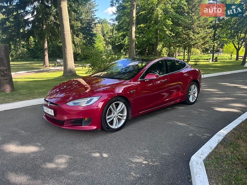 Ліфтбек Tesla Model S 2016 в Радомишлі