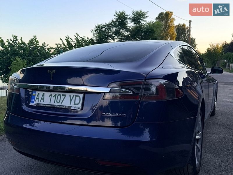 Лифтбек Tesla Model S 2017 в Киеве