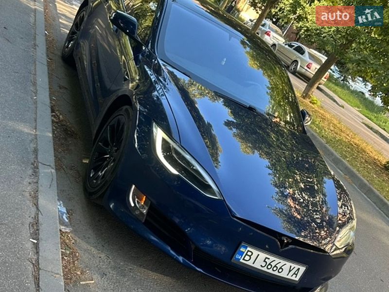 Лифтбек Tesla Model S 2017 в Пирятине
