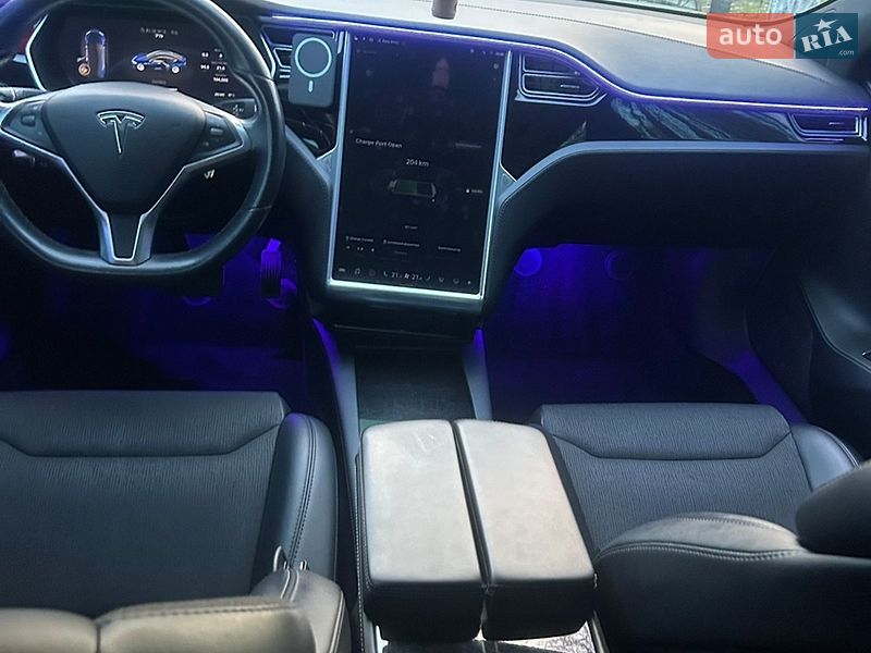 Лифтбек Tesla Model S 2017 в Пирятине