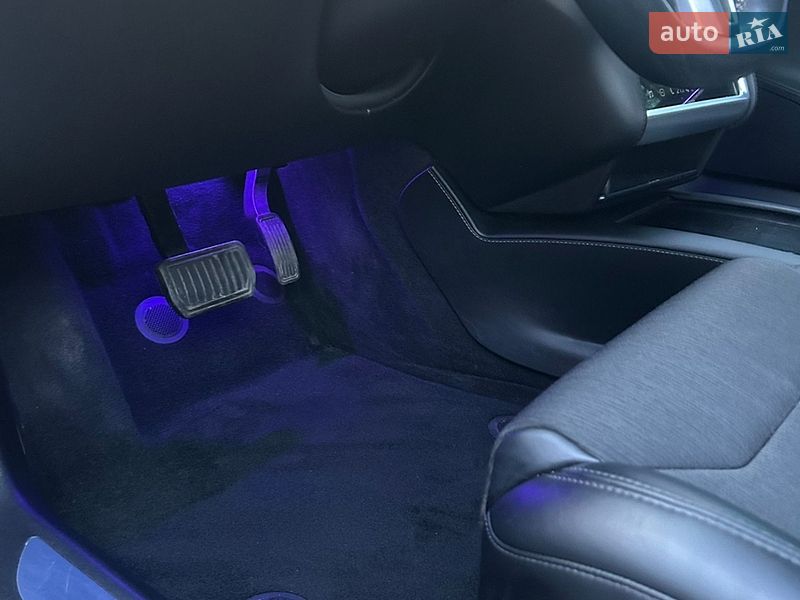 Лифтбек Tesla Model S 2017 в Пирятине