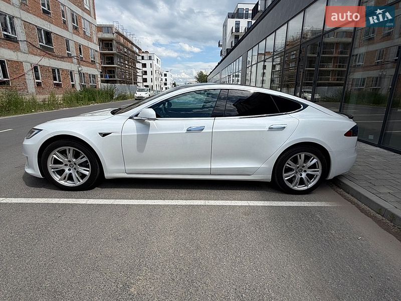 Ліфтбек Tesla Model S 2020 в Львові