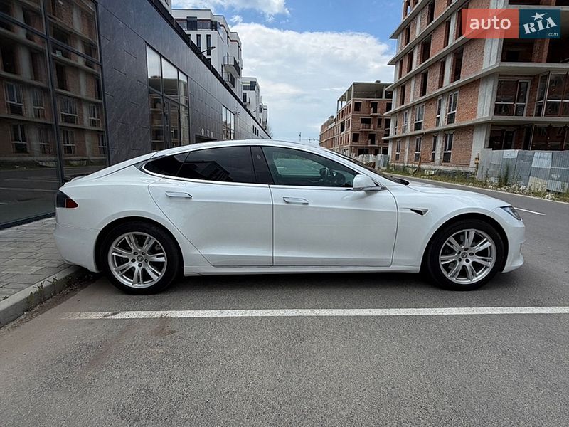Ліфтбек Tesla Model S 2020 в Львові