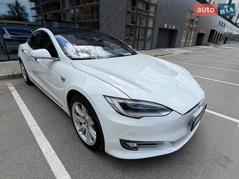Ліфтбек Tesla Model S 2020 в Львові