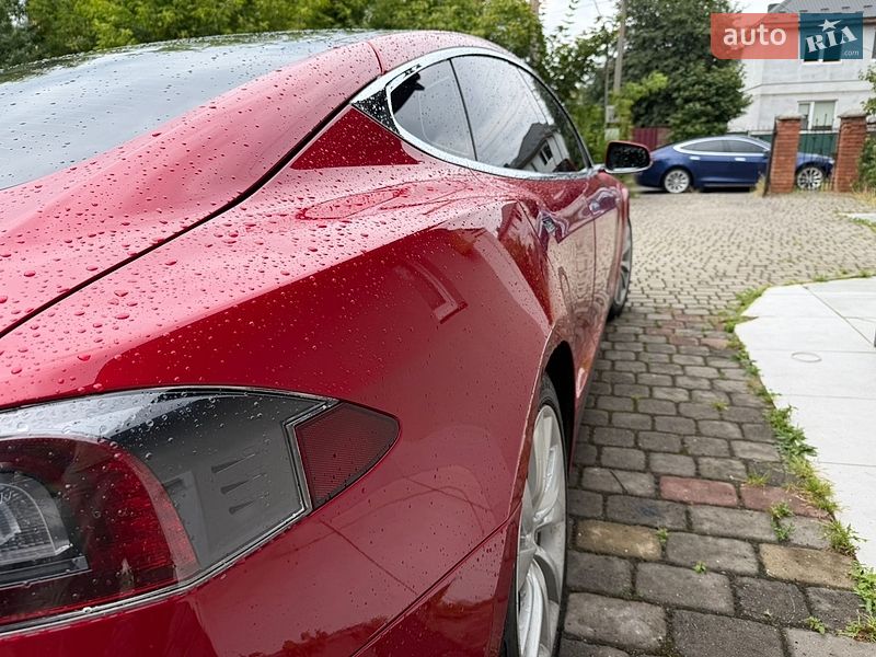 Лифтбек Tesla Model S 2013 в Луцке