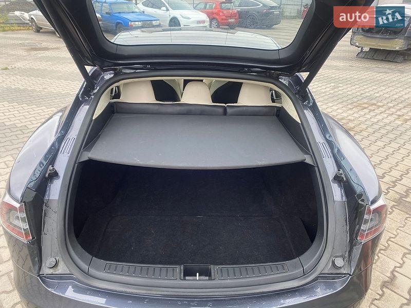 Лифтбек Tesla Model S 2018 в Луцке фото 9 Лифтбек Tesla Model S 2018 в Луцке