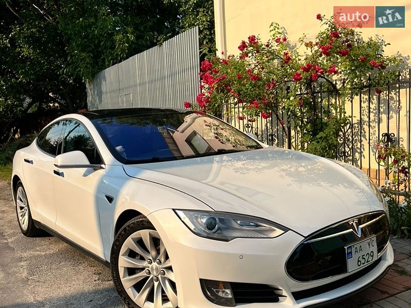 Tesla Model S 2012